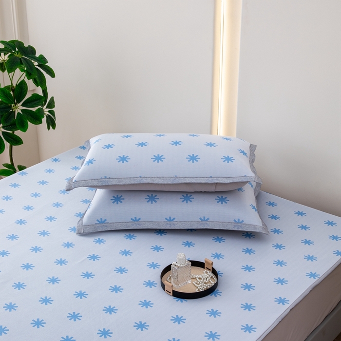 91家纺网 家纺一手货源 找家纺 凌云家纺  2025新款提花凉感冰丝席床笠款三明治凉席三件套 雪漾-蓝