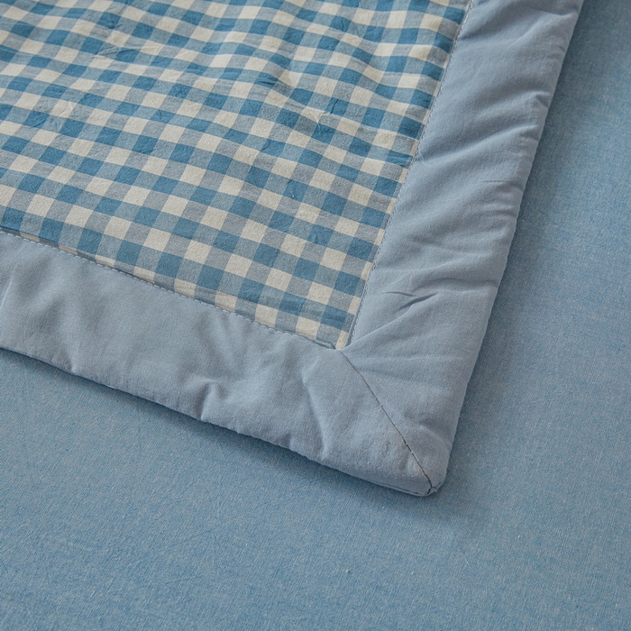 91家纺网 家纺一手货源 找家纺 伊人坊 2025新款A类无印风水洗棉新疆棉花夏被 蓝小格