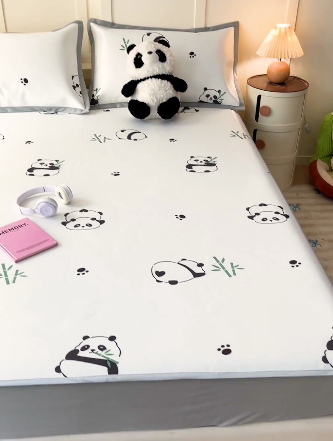 91家纺网 家纺一手货源 找家纺 富馨莱 2025新款床笠款冰藤印花凉席A类抗菌冰丝席支持定制尺寸 熊猫胖胖