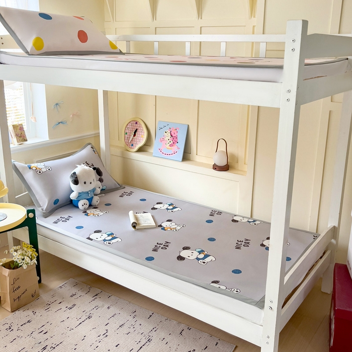 91家纺网 家纺一手货源 找家纺 富馨莱 2025新款学生平铺款冰藤印花凉席A类抗菌冰丝席支持定制尺寸 乖乖狗