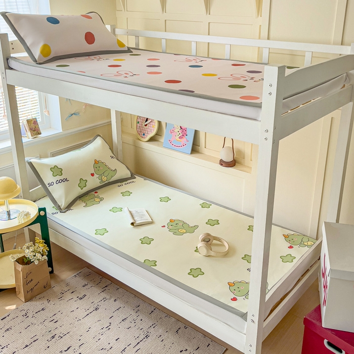 91家纺网 家纺一手货源 找家纺 富馨莱 2025新款学生平铺款冰藤印花凉席A类抗菌冰丝席支持定制尺寸 小萌龙