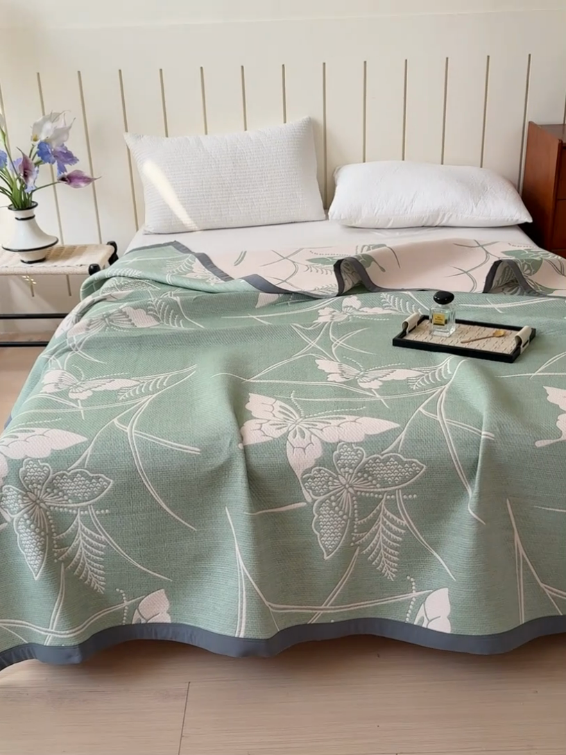 91家纺网 家纺一手货源 找家纺 2025新款A类纯棉针织三层纱提花多功能毯 绿色-蝶语