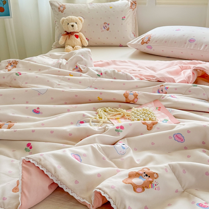 91家纺网 家纺一手货源 找家纺 慕尚家纺 2025新款水洗棉花边工艺羽丝棉卡通系列夏被 哈哈俱乐部