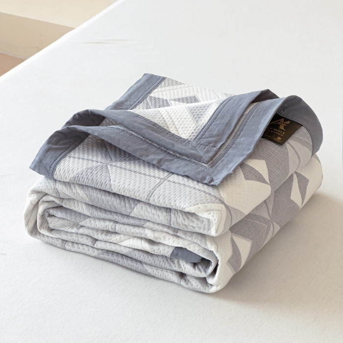 91家纺网 家纺一手货源 找家纺 2025新款A类纯棉针织三层纱提花多功能毯 灰色-菱形