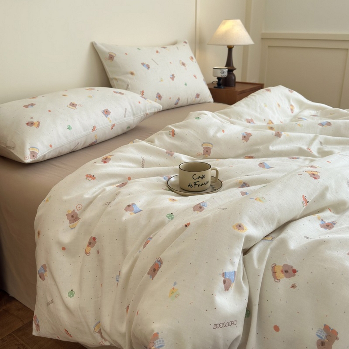 91家纺网 家纺一手货源 找家纺 曲之慕2025新款A类母婴级有氧全棉纯棉双层纱印花四件套 甜点小熊-米