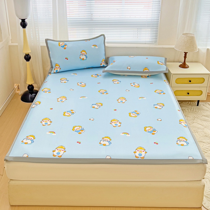 91家纺网 家纺一手货源 找家纺 富馨莱 2025新款平铺款冰藤印花凉席A类抗菌冰丝席支持定制尺寸 开心鸭