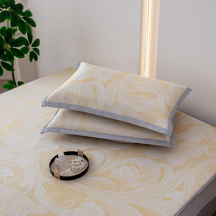 91家纺网 家纺一手货源 找家纺 凌云家纺  2025新款提花凉感冰丝席床笠款三明治凉席三件套 萱花-金