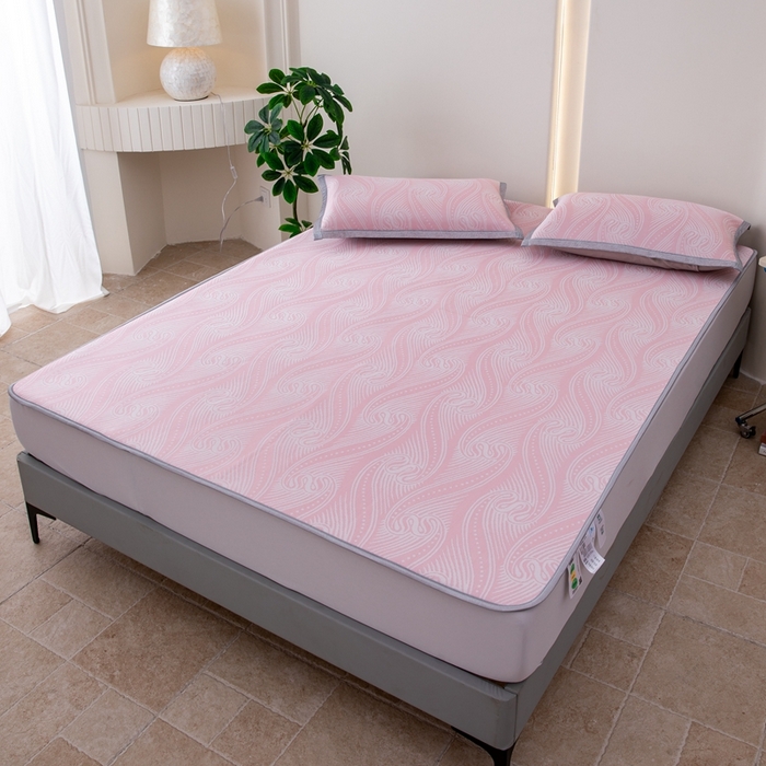 91家纺网 家纺一手货源 找家纺 凌云家纺  2025新款提花凉感冰丝席床笠款三明治凉席三件套 梦旋-粉