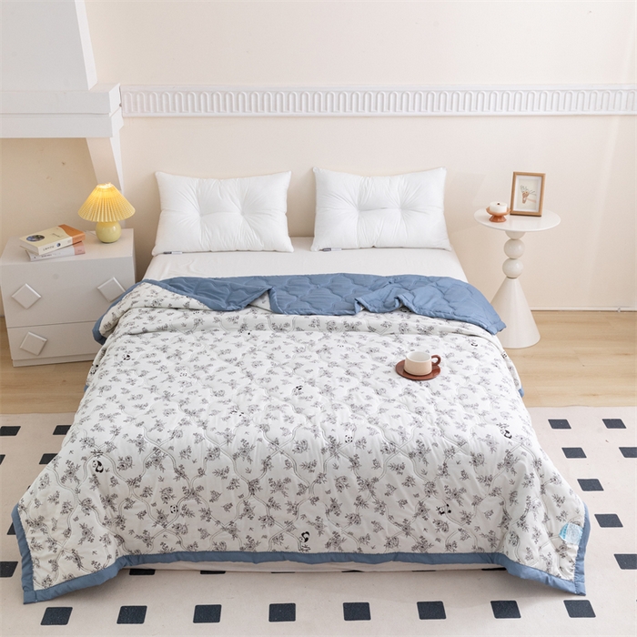 91家纺网 家纺一手货源 找家纺 梵心家纺 2025新款直播热款印花夏凉被空调被被子被芯水洗棉夏被 熊猫物语