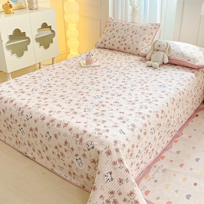 91家纺网 家纺一手货源 找家纺 顺顺家纺 2025新款全棉卡通夹棉床盖 花枝夜梦