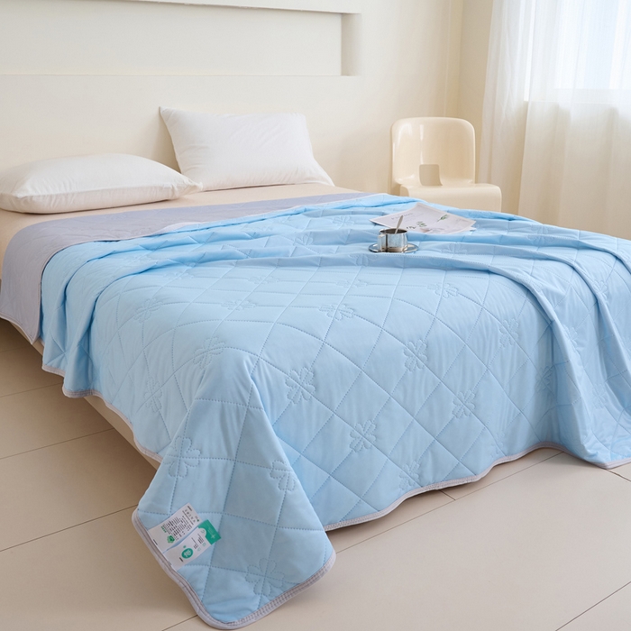 91家纺网 家纺一手货源 找家纺 畅销被业 2025新款A类凉感丝纯色压花夏被系列直播外贸跨境 天蓝