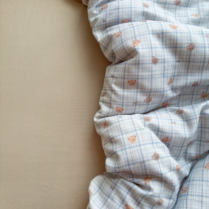 91家纺网 家纺一手货源 找家纺 曲之慕2025新款A类母婴级有氧全棉纯棉双层纱印花四件套 韩系小熊-兰