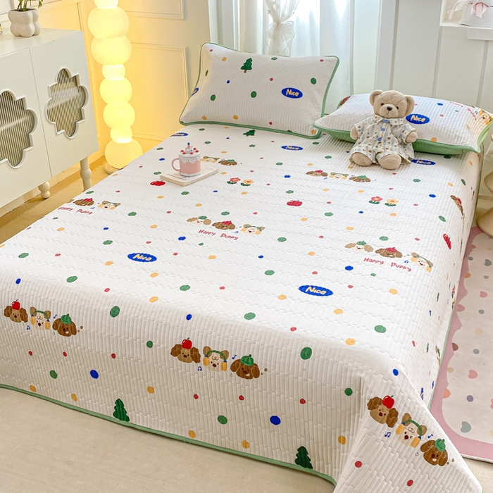 91家纺网 家纺一手货源 找家纺 顺顺家纺 2025新款全棉卡通夹棉床盖 狗狗之家