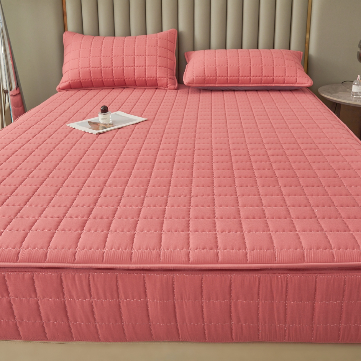 91家纺网 家纺一手货源 找家纺 欧邦 2025新款可拆卸六面全包夹棉床笠 五面夹棉-朱玉粉