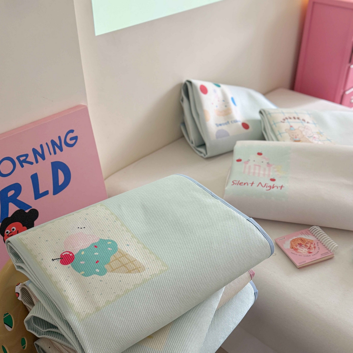 91家纺网 家纺一手货源 找家纺 美乐迪家纺 2025新款数码印花养生冰藤凉席 组合