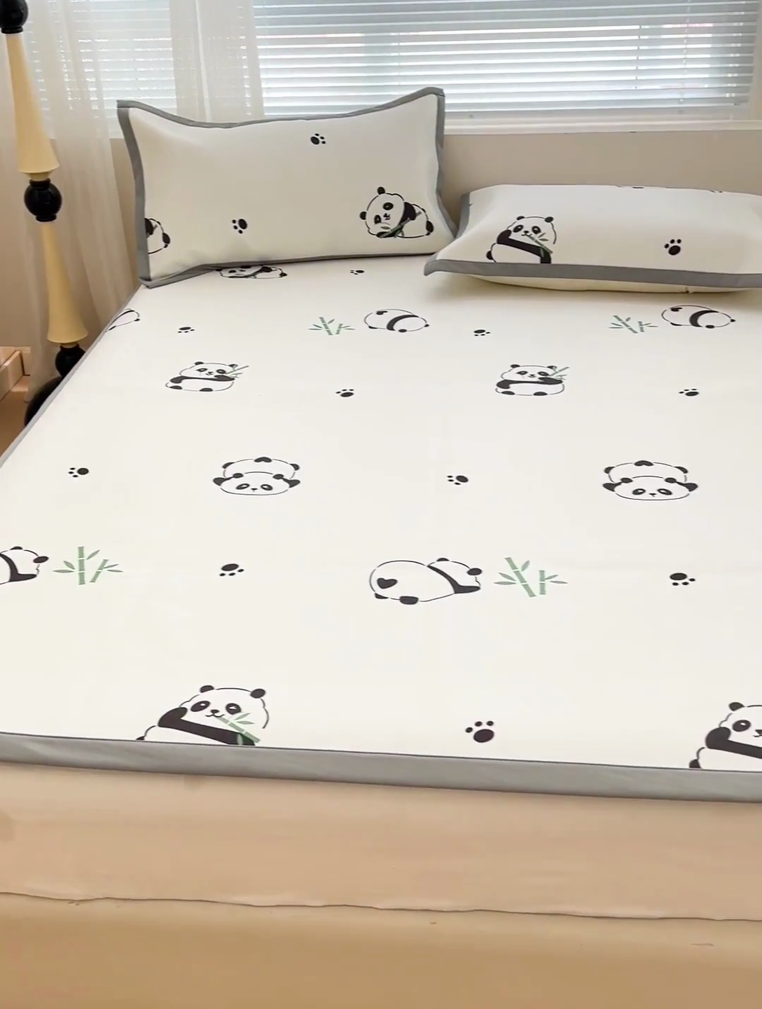 91家纺网 家纺一手货源 找家纺 富馨莱 2025新款平铺款冰藤印花凉席A类抗菌冰丝席支持定制尺寸 熊猫胖胖