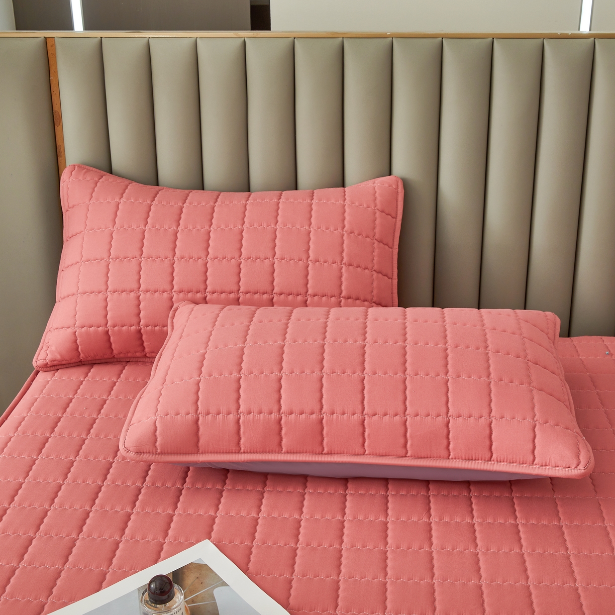 91家纺网 家纺一手货源 找家纺 欧邦 2025新款可拆卸六面全包夹棉床笠 单面夹棉-朱玉粉