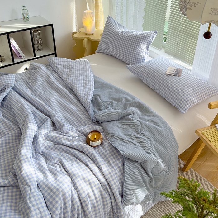 91家纺网 家纺一手货源 找家纺 2025新款无印风夏被 蓝小格