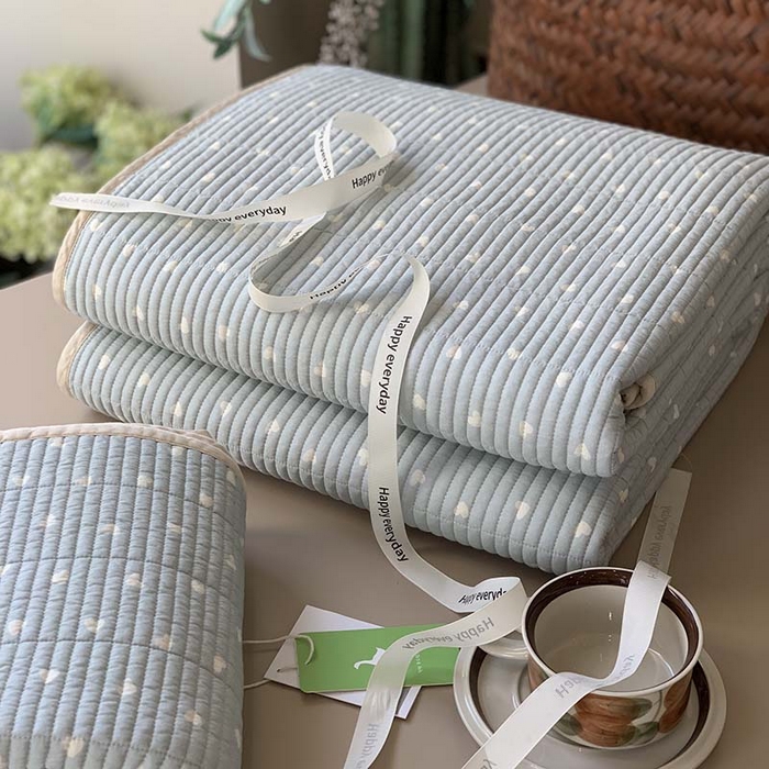 91家纺网 家纺一手货源 找家纺 汇庭 2025新款蔓莎床盖三件套系列-实拍 小爱心兰