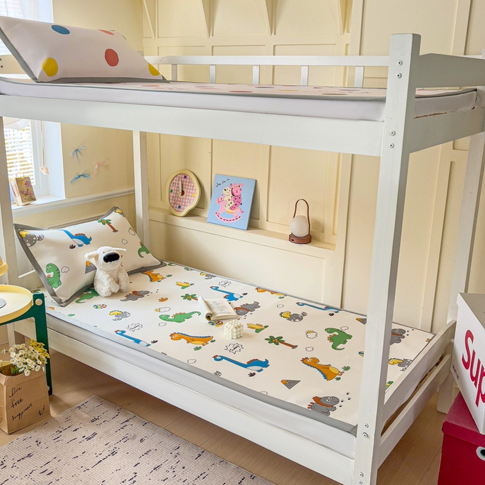 91家纺网 家纺一手货源 找家纺 富馨莱 2025新款学生平铺款冰藤印花凉席A类抗菌冰丝席支持定制尺寸 恐龙纪元