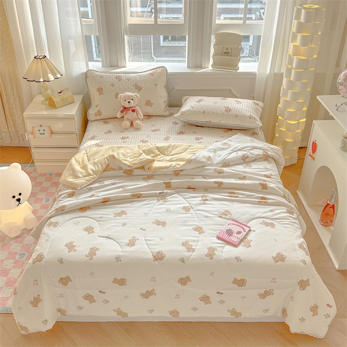 91家纺网 家纺一手货源 找家纺 慕尚家纺  2025春夏新款乳胶凉席水洗棉夏被夏凉被空调被三件套四件套 宝贝小熊