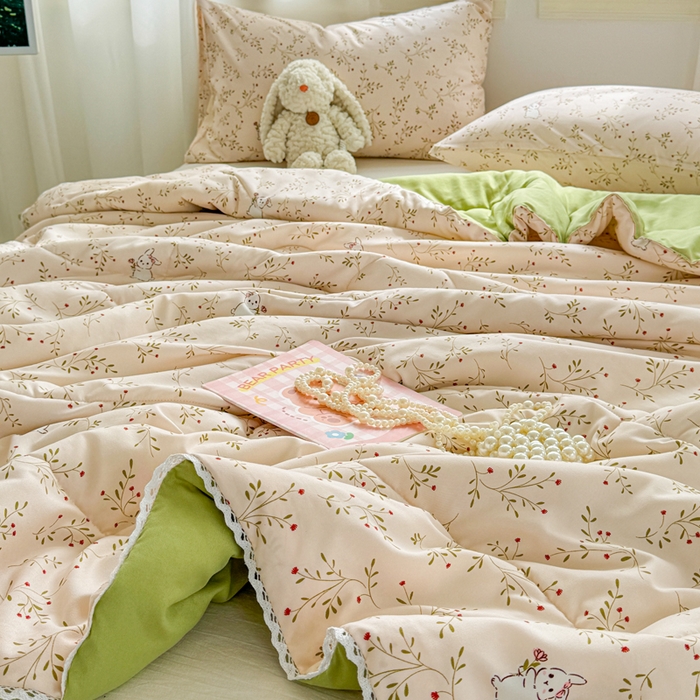 91家纺网 家纺一手货源 找家纺 慕尚家纺 2025新款水洗棉花边工艺羽丝棉卡通系列夏被 兔宝宝