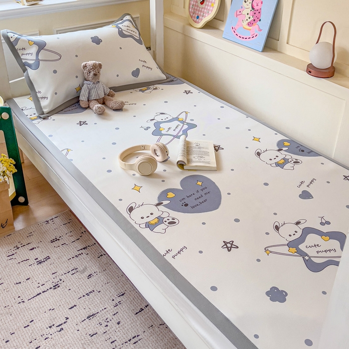 91家纺网 家纺一手货源 找家纺 富馨莱 2025新款学生平铺款冰藤印花凉席A类抗菌冰丝席支持定制尺寸 星星狗