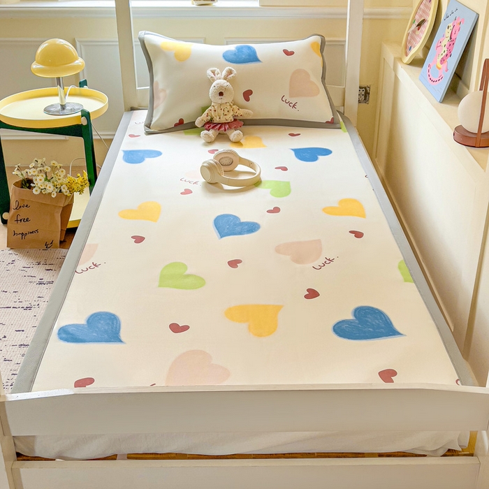 91家纺网 家纺一手货源 找家纺 富馨莱 2025新款学生平铺款冰藤印花凉席A类抗菌冰丝席支持定制尺寸 心意满满