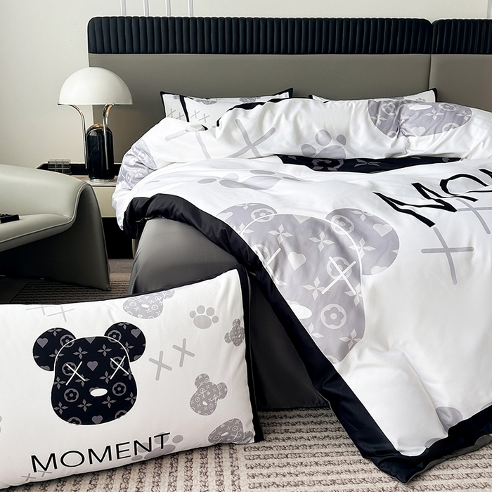 91家纺网 家纺一手货源 找家纺 2025新款水洗真丝数码印花四件套 流体熊-白