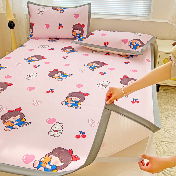 91家纺网 家纺一手货源 找家纺 富馨莱 2025新款平铺款冰藤印花凉席A类抗菌冰丝席支持定制尺寸 元气女孩