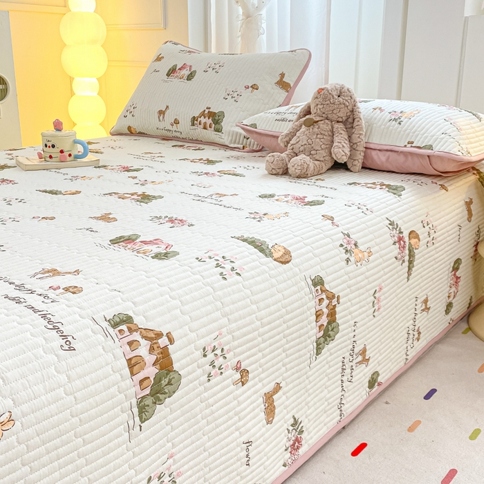 91家纺网 家纺一手货源 找家纺 顺顺家纺 2025新款全棉卡通夹棉床盖 童年趣事