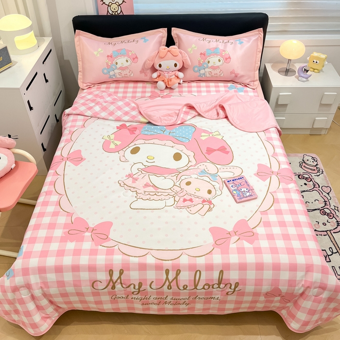 91家纺网 家纺一手货源 找家纺 （总）2025新款正版授权A类大版数码印花三丽鸥可机洗1200D冰丝凉席席子凉席可组合针织棉夏被四件套-平铺款