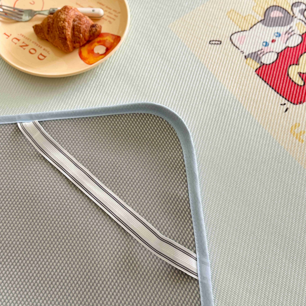 91家纺网 家纺一手货源 找家纺 美乐迪家纺 2025新款数码印花养生冰藤凉席 薯条猫咪