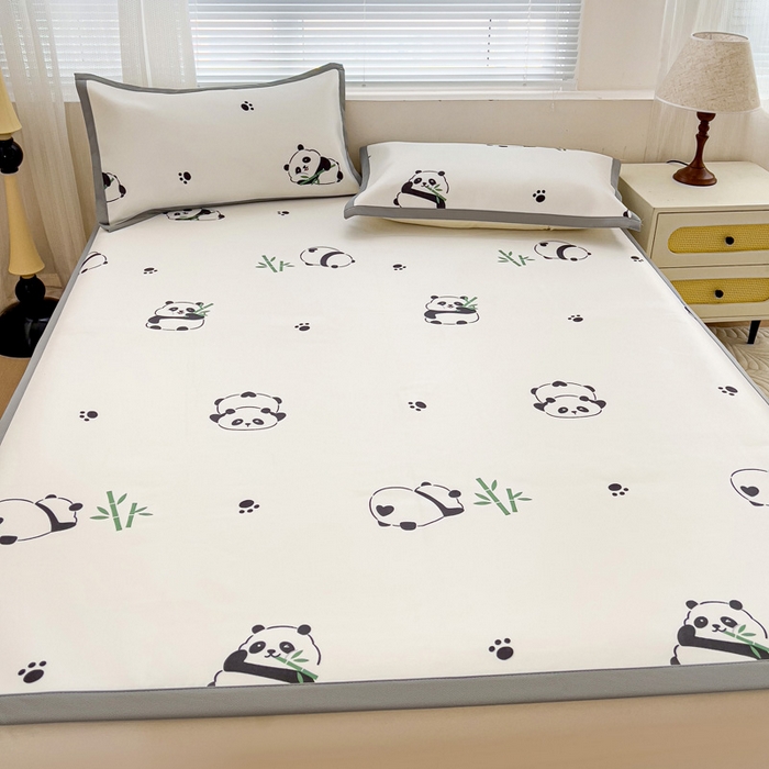 91家纺网 家纺一手货源 找家纺 富馨莱 2025新款平铺款冰藤印花凉席A类抗菌冰丝席支持定制尺寸 熊猫胖胖