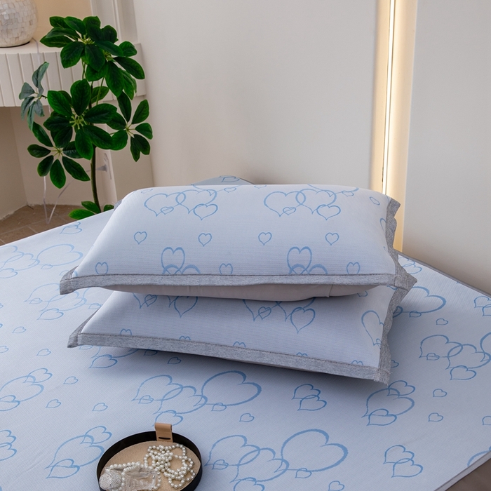 91家纺网 家纺一手货源 找家纺 凌云家纺  2025新款提花凉感冰丝席床笠款三明治凉席三件套 心海-蓝