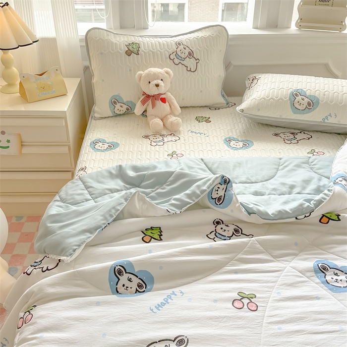 91家纺网 家纺一手货源 找家纺 慕尚家纺  2025春夏新款乳胶凉席水洗棉夏被夏凉被空调被三件套四件套 淘气狗