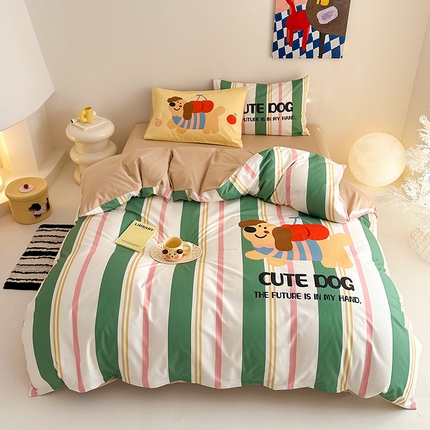 91家纺网 家纺一手货源 找家纺 花言狐语 2025新款全棉13372卡通大版数码印花四件套（提供买家秀） 可爱小狗（绿）