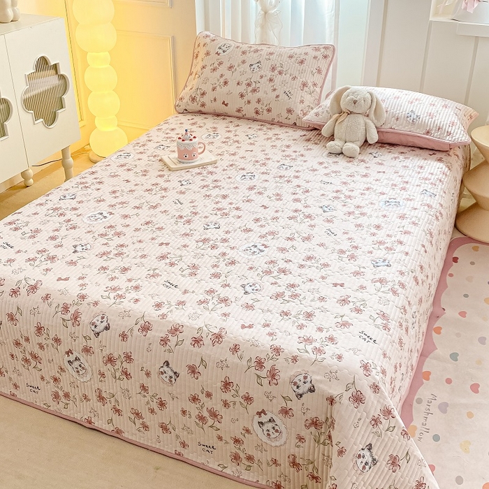 91家纺网 家纺一手货源 找家纺 顺顺家纺 2025新款全棉卡通夹棉床盖 花枝夜梦