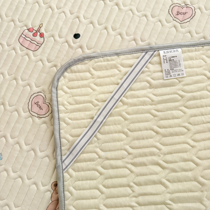 91家纺网 家纺一手货源 找家纺 慕尚家纺  2025春夏新款乳胶凉席水洗棉夏被夏凉被空调被三件套四件套 甜品小熊