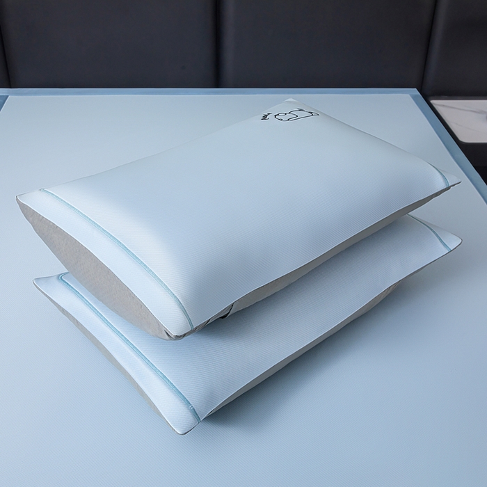 91家纺网 家纺一手货源 找家纺 全季家居 2025新款全季家居A类碳光萌趣熊猫刺绣枕套 天蓝