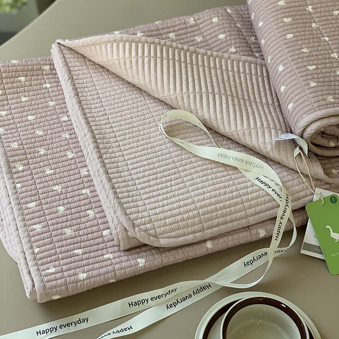 91家纺网 家纺一手货源 找家纺 汇庭 2025新款蔓莎床盖三件套系列-实拍 小爱心粉