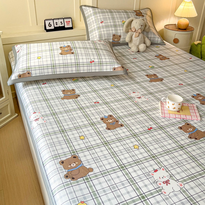 91家纺网 家纺一手货源 找家纺 富馨莱 2025新款床笠款冰藤印花凉席A类抗菌冰丝席支持定制尺寸 格子熊