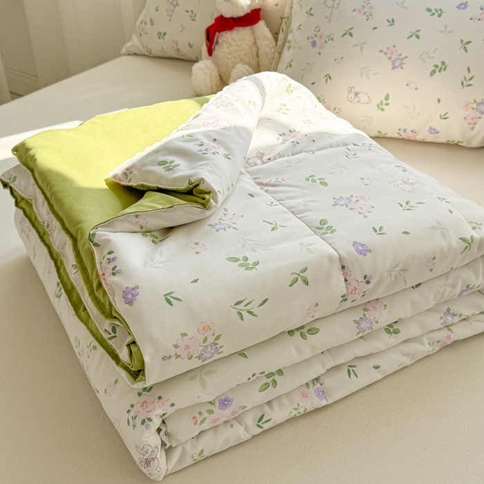 91家纺网 家纺一手货源 找家纺 慕尚家纺 2025新款水洗棉花边工艺羽丝棉卡通系列夏被 花朵兔