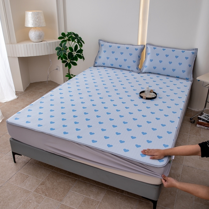 91家纺网 家纺一手货源 找家纺 凌云家纺  2025新款提花凉感冰丝席床笠款三明治凉席三件套 甜心-蓝