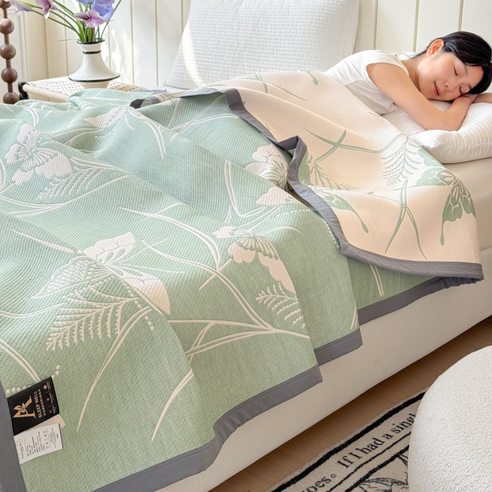 91家纺网 家纺一手货源 找家纺 2025新款A类纯棉针织三层纱提花多功能毯 绿色-蝶语