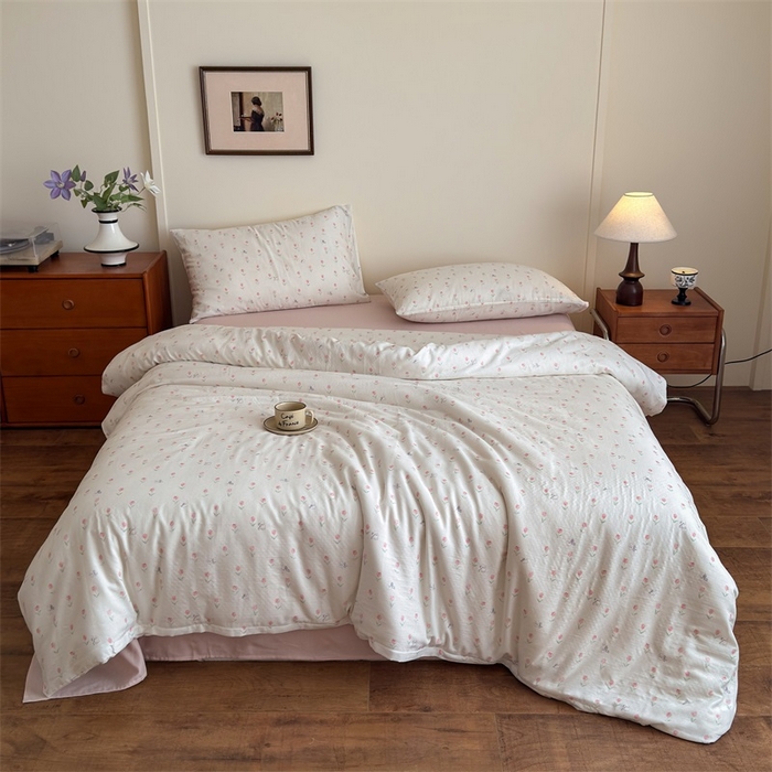 91家纺网 家纺一手货源 找家纺 曲之慕2025新款A类母婴级有氧全棉纯棉双层纱印花四件套 朵拉-粉