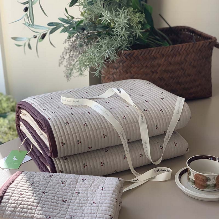 91家纺网 家纺一手货源 找家纺 汇庭 2025新款蔓莎床盖三件套系列-实拍 樱桃紫