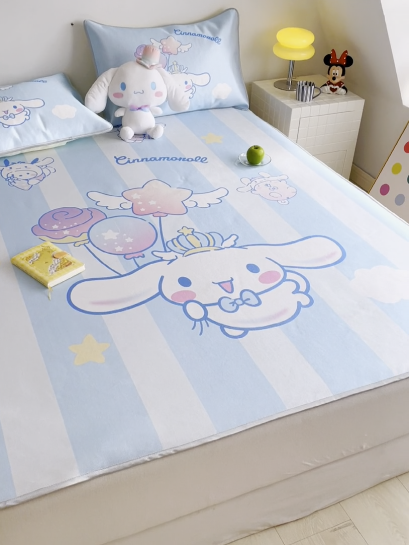 91家纺网 家纺一手货源 找家纺 米帛家纺 2025新款 A类大版三丽鸥冰藤席-床笠款 气球玉桂狗