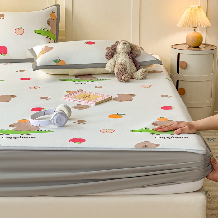 91家纺网 家纺一手货源 找家纺 富馨莱 2025新款床笠款冰藤印花凉席A类抗菌冰丝席支持定制尺寸 卡皮熊