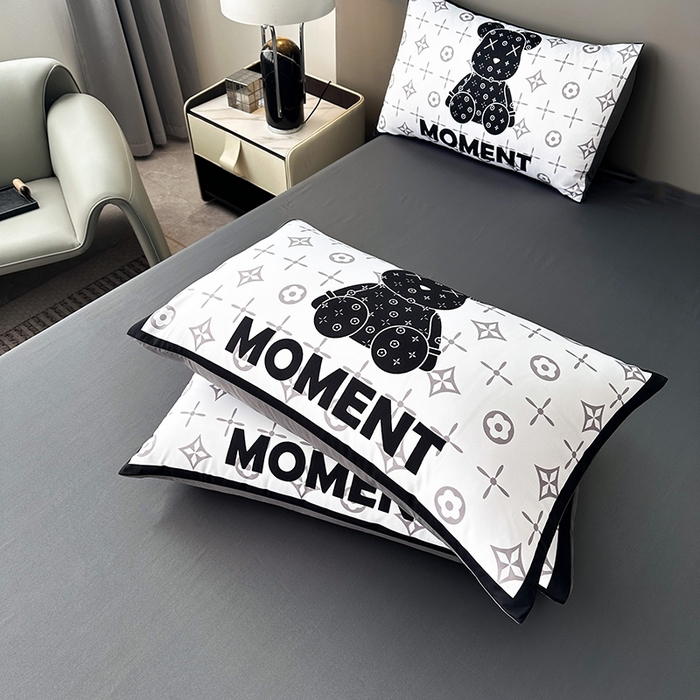 91家纺网 家纺一手货源 找家纺 2025新款水洗真丝数码印花四件套 路易熊-白